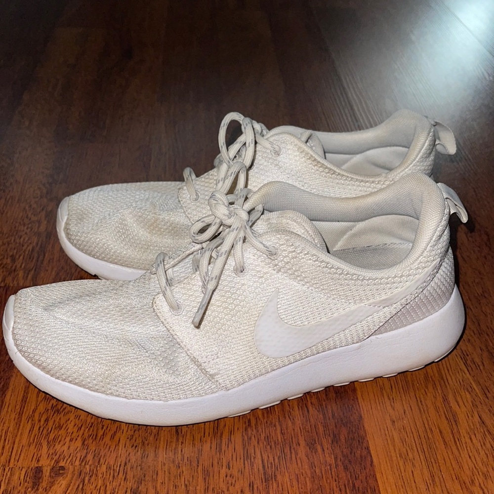 COPY - NIKE ROSCHES
